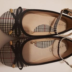 Nicole Miller Flats